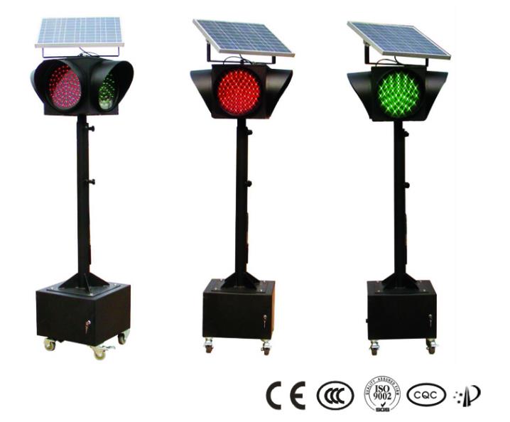 Piros, sárga és zöld közúti napkitű közlekedési lámpa, napelemes LED-lámpa